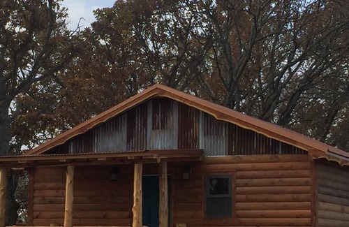 Tishomingo Cabin | Tranquil, secluded, rustic-chic B&B cabin close to Blue River. Central H&A
