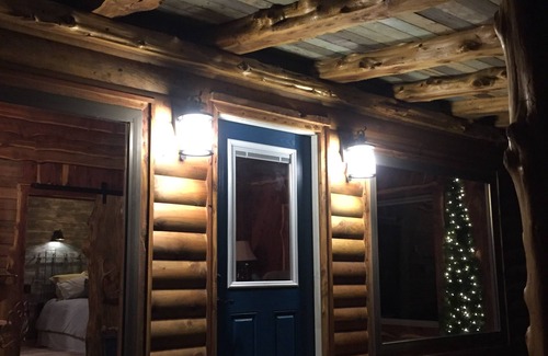 Tishomingo Cabin | Tranquil, secluded, rustic-chic B&B cabin close to Blue River. Central H&A