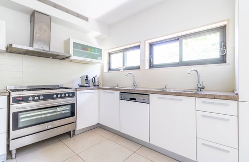 Katamon Apartment | Tranquil, spacious, comfortable, Best Location. Sleeps 6