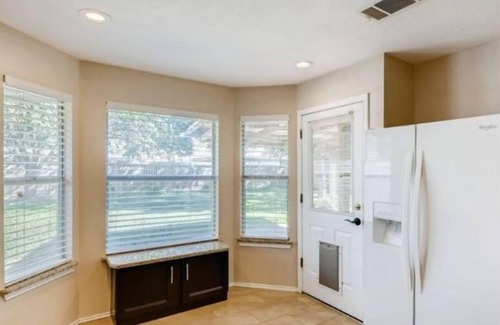 Springbrook House | Tranquil, Spacious Retreat - close to Austin and Round Rock!