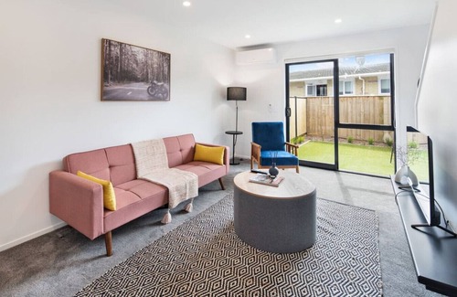 Lower Hutt House | Tranquil Stay at Rainey Grove