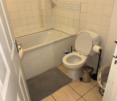 Thamesmead House | Tranquil Thamesmead Treasure - London