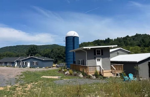 McHenry Apartment | Tranquil Tiny House by the Brook – Your Mountain Escape Awaits