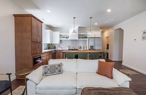 Brookline Station House | Tranquil Townhome-Your Nature Retreat Next to Nature, River & Golf!