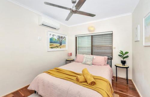 Marrara Apartment | Tranquil Townhouse Huge Pool & Golf Course Views