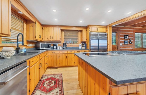 Townsend Cabin | TRANQUILITY 4 BR 4 1/2 Bath Log Cabin with Acreage and Views for Miles