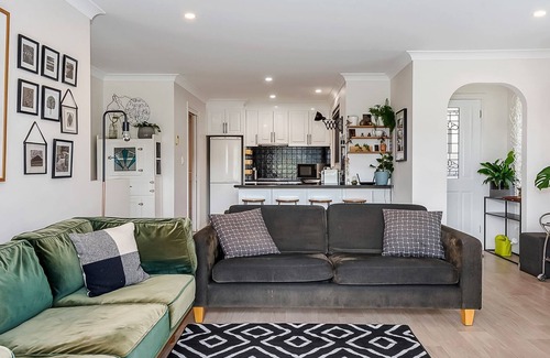 Lenah Valley House | Tranquility Base: stunning mountain & valley views