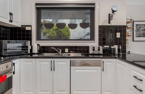 Lenah Valley House | Tranquility Base: stunning mountain & valley views