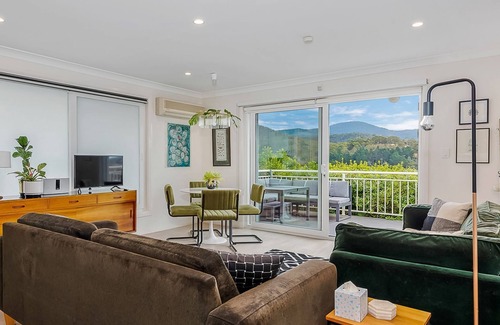 Lenah Valley House | Tranquility Base: stunning mountain & valley views