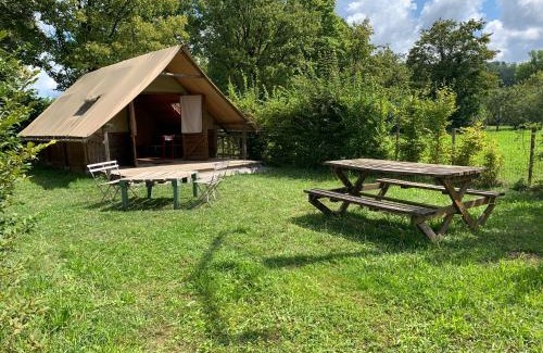 Arc-et-Senans Ski Chalet | Trappeur du Camping la Saline d'Arc et Senans