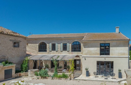 Fontvieille House | Trational and provencal farmhouse with heated pool and jacuzzi in Provence