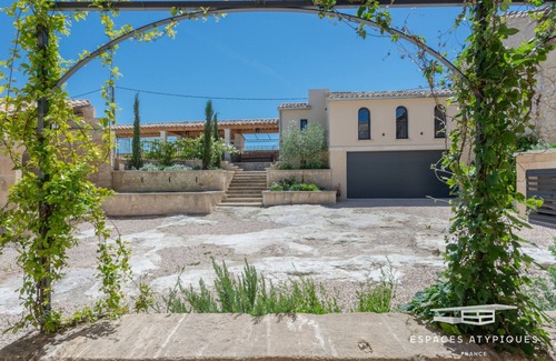 Fontvieille House | Trational and provencal farmhouse with heated pool and jacuzzi in Provence