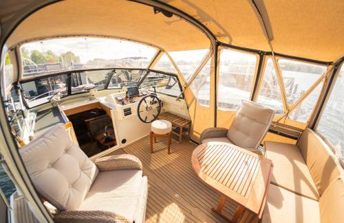 Bad Saarow Boat Rental | TraumZeitBoot Susan Yacht - exklusiver Festlieger in perfekter Lage am Scharmützelsee Bad Saarow