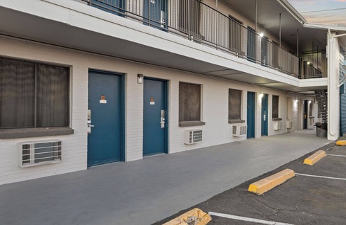 Alhambra House | Travel Inn - In Phoenix (Alhambra)