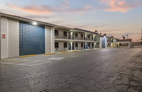 Alhambra House | Travel Inn - In Phoenix (Alhambra)