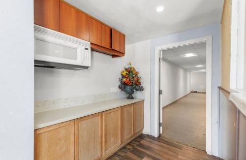 Humble Hotel | Travel Inn & Suites