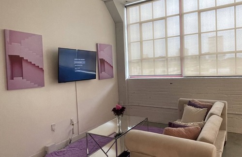 Midtown Apartment | Travel nurse dream