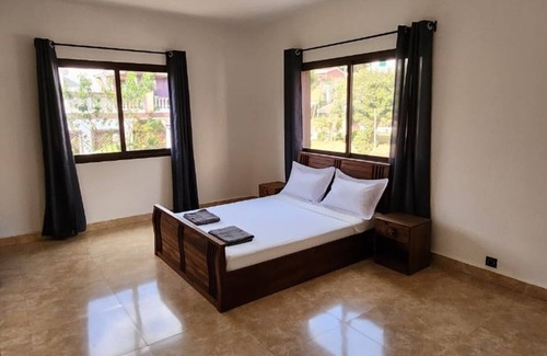 Ambohibao Bed & Breakfast | Traveler's Guest House CH1