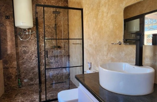 Ambohibao Bed & Breakfast | Traveler's Guest House CH1