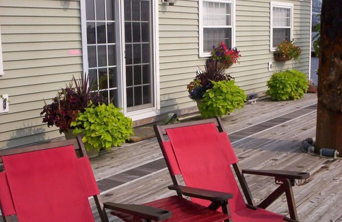 Thompson Square - Bunker Hill Boat Rental | Travelers Choice Best of Boston Houseboat Suite 1!