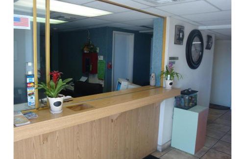 Lake Havasu City Hotel | Travelers Inn by Hotel O Lake Havasu City