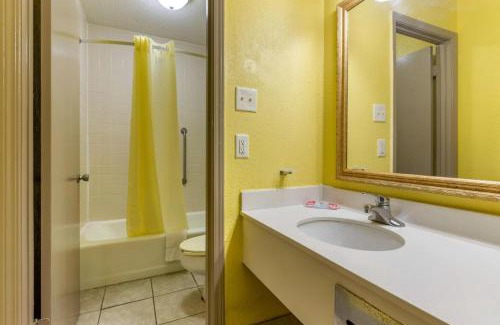 Douglas Hotel | Travelers Inn Douglas By OYO US-441