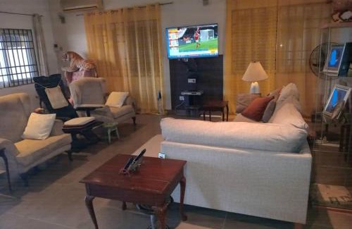 Bono East Region House | Travellers Ensuites, La Beach Hub