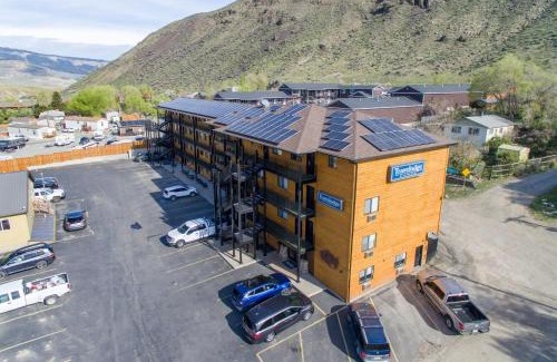 Gardiner Hotel | Travelodge by Wyndham Gardiner Yellowstone Park North Entr