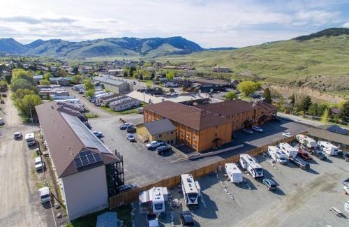 Gardiner Hotel | Travelodge by Wyndham Gardiner Yellowstone Park North Entr