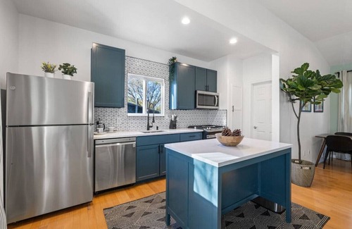 Greater South River City House | Travis heights 2BR · Central Austin Guest House, Walk to South Congress