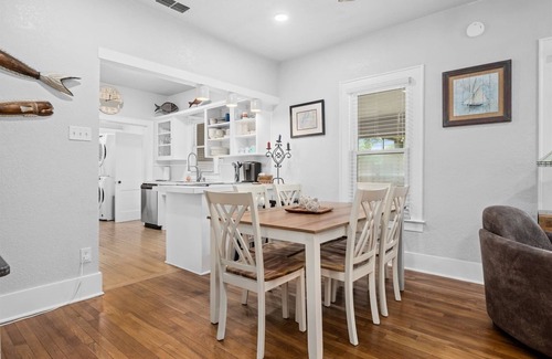 Harbor Oaks House | Traylor Landing - Beautiful Home Centrally Located Between Rockport and Fulton!