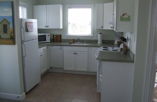 Ocracoke Cottage | Treasure Chest/Charming 1 BR Waterfront Accommodation