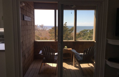 Ocracoke Cottage | Treasure Chest/Charming 1 BR Waterfront Accommodation