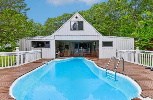 East Quogue House | Tree Canopy Oasis