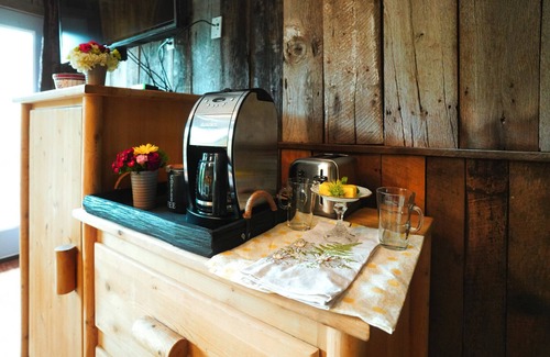 Springfield Apartment | Tree Fort Balcony Suite