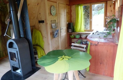 Saint-Paul-les-Monestier Cabin | Tree House-Private Bathroom-Mountain view-La Cabane des Cerfs