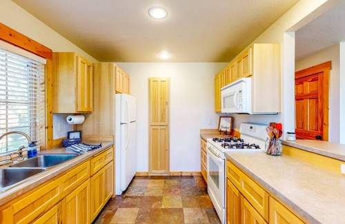 Klamath Falls House | Tree-lined cabin with large deck, pool, hot tub, & fireplace - dog-friendly