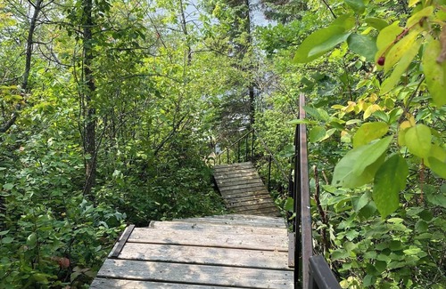 Lac du Bonnet Cabin | Tree Top Getaway in exclusive Cape Coppermine