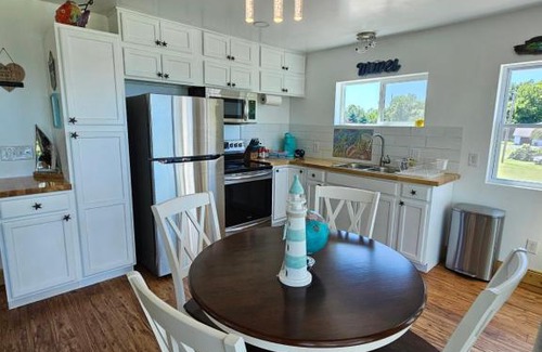 Madison-on-the-Lake House | Tree-Top Lake-Front Cottage