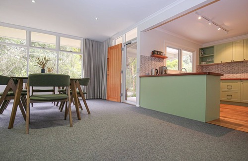 Wandiligong House | Tree View Cottage - Tranquil on the creek