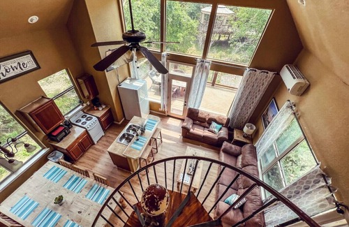 New Braunfels Cabin | Treehouse 1 Mockingbird Lodge