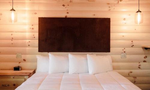 Millersburg House | Treehouse #3 by Amish Country Lodging