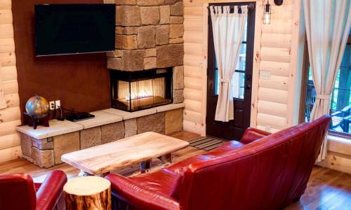 Millersburg House | Treehouse #4 by Amish Country Lodging