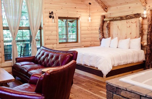 Millersburg House | Treehouse #8 by Amish Country Lodging