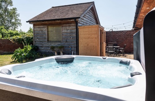 Woolhope Cottage | Treehouse Cottage Spa Retreat