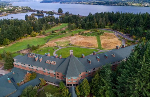 Stevenson Cabin | Treehouse Escape | Luxe Amenities + Tranquil Views