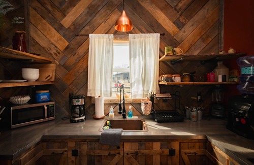 West Newton House | Treehouse Hot tub on 60 Acre Farm Near Downtown