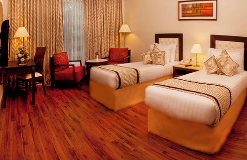 Old Gurgaon Hotel | TreeHouse Queens Pearl