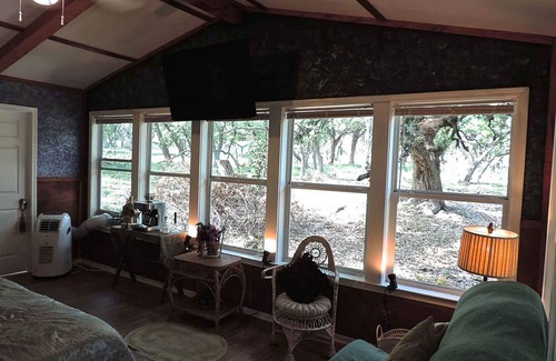 Boerne Cabin | TreeHouse Suite @ HomeAway Ranch