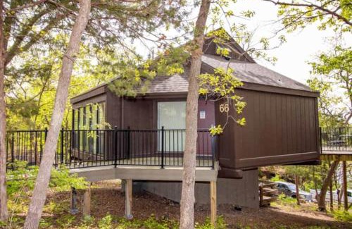 Village of Four Seasons House | Treehouse Treetop Village66-3bed3bapools-8pp